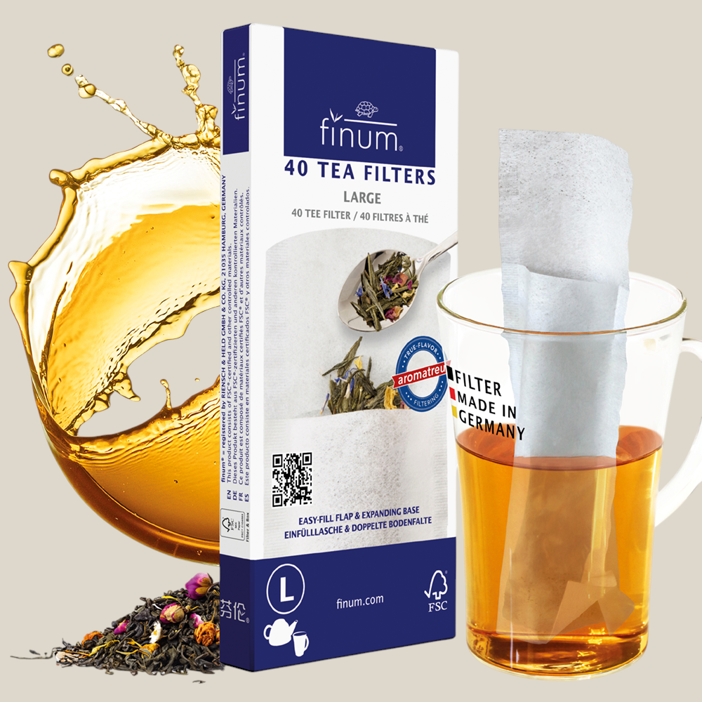 TuanaShop BV finum theefilters maat L in verpakking met losse thee en een kopje thee met filter