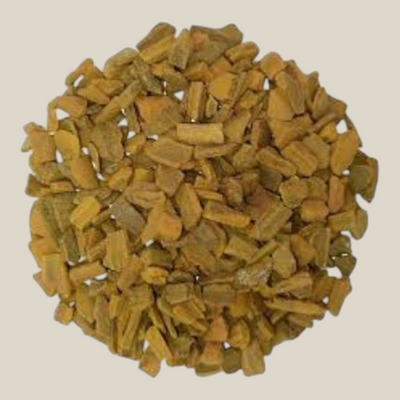 TuanaShop BV gebroken Cassia kaneelstukjes voor thee of koffie met een warme, natuurlijke bruine kleur.