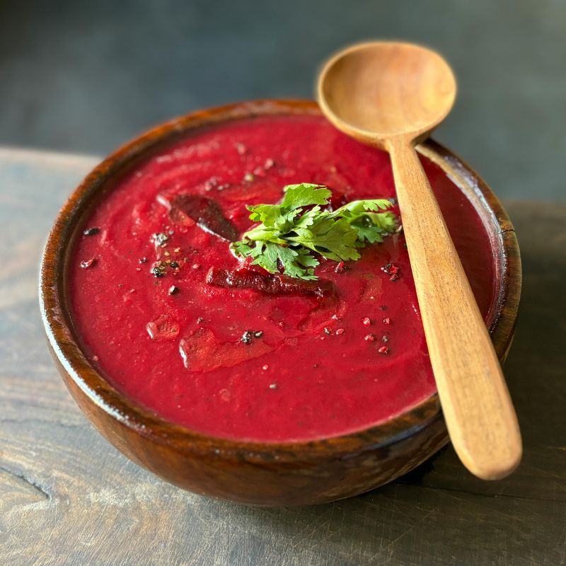 Soep van gouden bieten en pastinaak