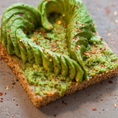 Avocado op toast met pesto