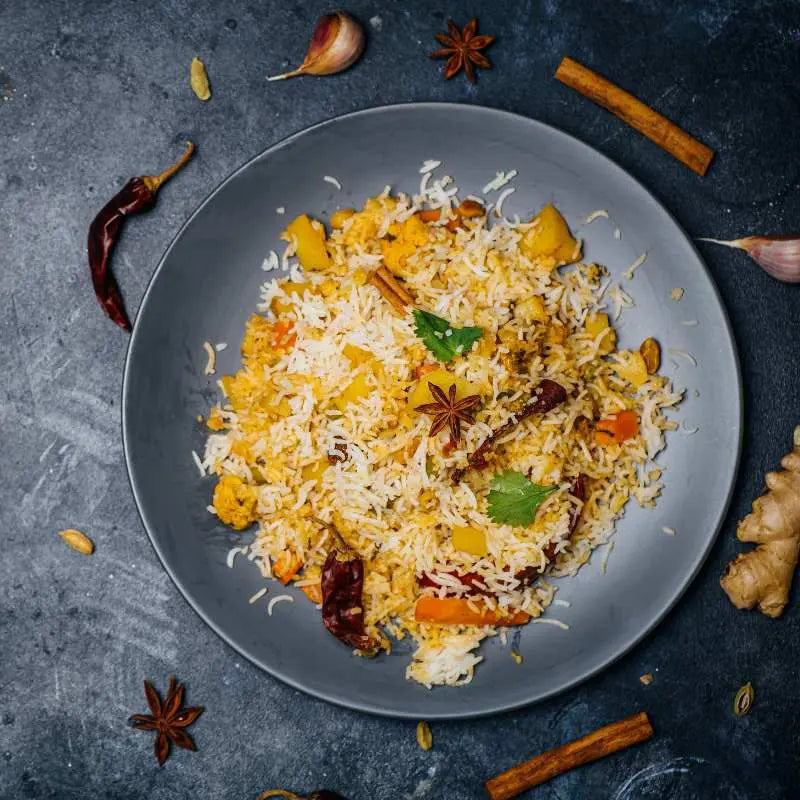 Indiase rijstsalade met makreel