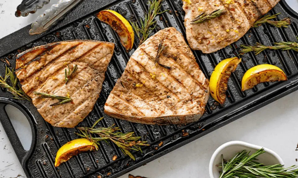 Kruiden Gegrilde Zwaardvis Met Geroosterde Aardappelsalade