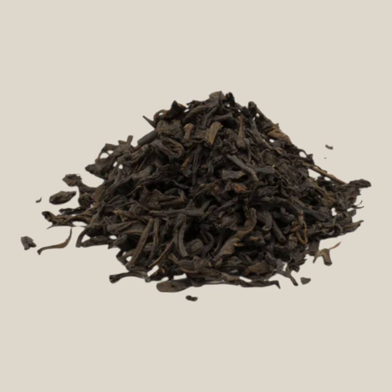 Hoogwaardige zwarte Darjeeling thee van TuanaShop BV met gedroogde theeblaadjes voor een verfijnde aromatische smaak.