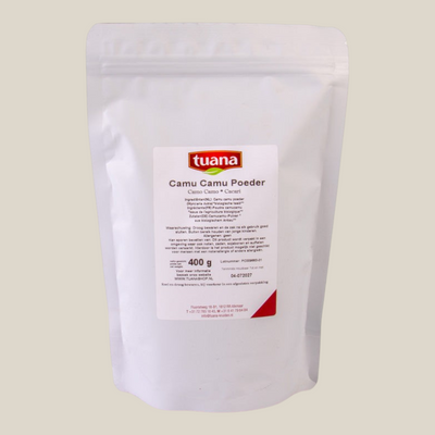 TuanaShop BV biologisch Camu Camu poeder in een hersluitbare witte verpakking van 400 gram.