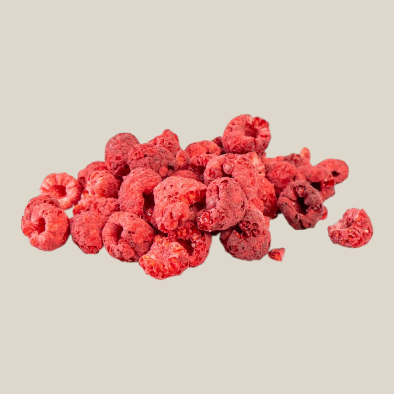 TuanaShop BV gevriesdroogde frambozen met een intense rode kleur en krokante textuur voor gezonde snacks