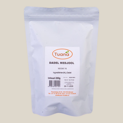 TuanaShop BV verpakking met premium Medjool dadels, middelgroot formaat in een hersluitbare zak van 250 gram.