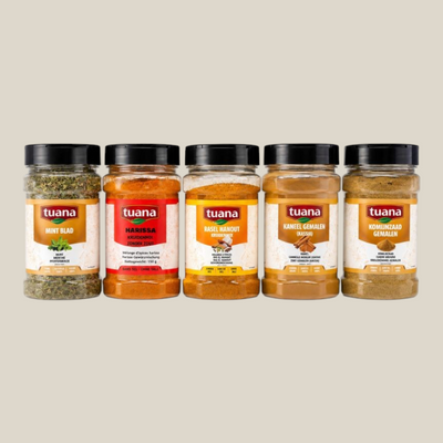 TuanaShop BV Marokkaanse kruiden cadeauset met vijf potjes specerijen zoals Ras el Hanout, Harissa en kaneel.