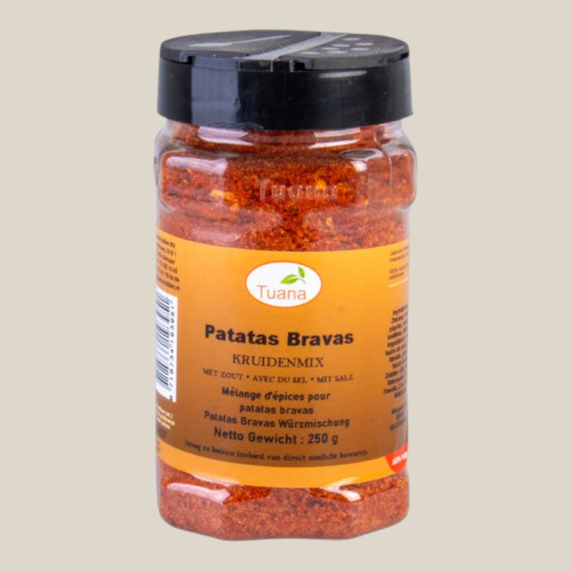 TuanaShop BV Patatas Bravas kruidenmix in een doorzichtige pot van 250g met rode kruiden en zwarte dop.