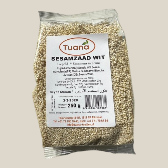 TuanaShop BV verpakking met 250g gepeld wit sesamzaad, ideaal voor salades, brood en Aziatische gerechten.