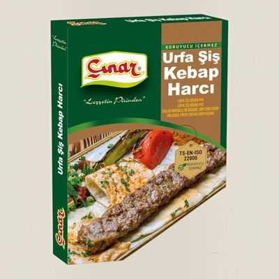 TuanaShop BV Çınar Urfa Kebap Harcı kruidenmix in verpakking met afbeelding van een gegrilde Urfa kebab op lavashbrood.