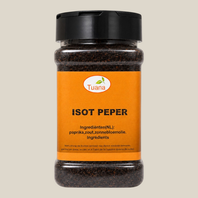 TuanaShop BV Isot Peper in een doorzichtige kruidenpot met oranje etiket en zwarte dop