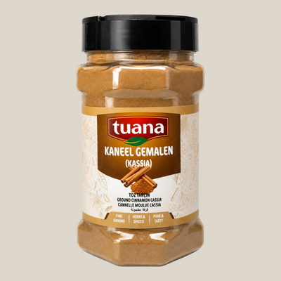 TuanaShop BV kaneel poeder cassia in een doorzichtige kruidenpot met zwart deksel voor bakken en koken