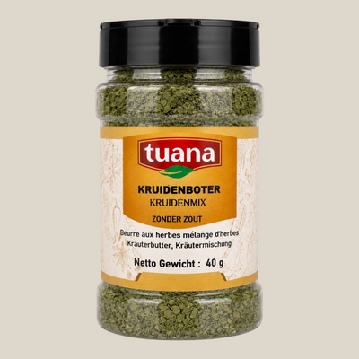 TuanaShop BV kruidenboter kruidenmix in een doorzichtige pot met zwarte dop, gevuld met gedroogde groene kruiden.