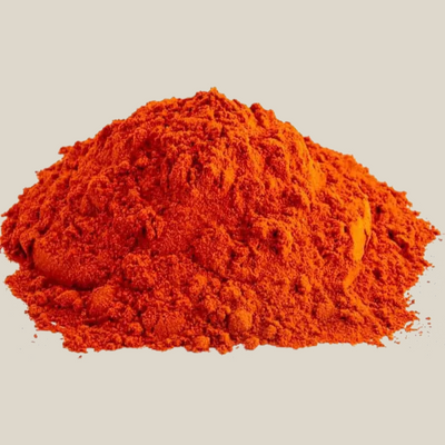 TuanaShop BV Hongaarse paprika poeder met een dieprode kleur en fijne textuur voor stoofschotels en goulash