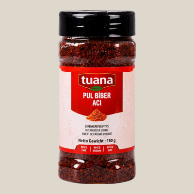 TuanaShop BV Pul Biber pittige Turkse chilivlokken in een doorzichtige kruidenpot van 150 gram